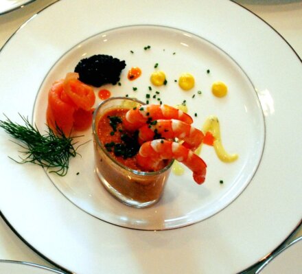 HOME - Global Food brought home gazpacho with prawns and caviar